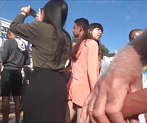 Biseksüel bir oyuncak porno sevişme sahnesi gibi büyük siyah horoz seviyor